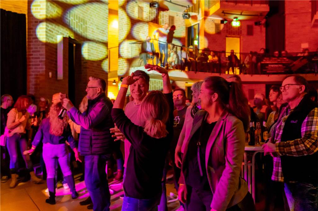 Beim Konzert der Lions heizten die Hafenrocker aus Selm dem Publikum ein. Die 400 Besucher hoffen auf eine Wiederholung.