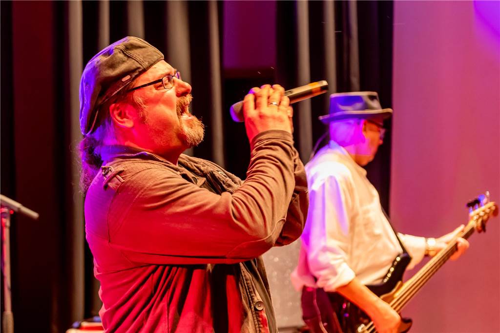 Beim Konzert der Lions heizten die Hafenrocker aus Selm dem Publikum ein. Die 400 Besucher hoffen auf eine Wiederholung.