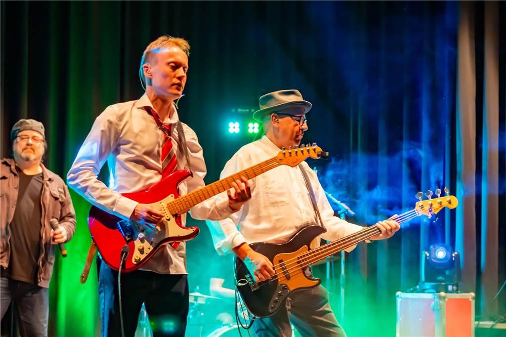 Beim Konzert der Lions heizten die Hafenrocker aus Selm dem Publikum ein. Die 400 Besucher hoffen auf eine Wiederholung.