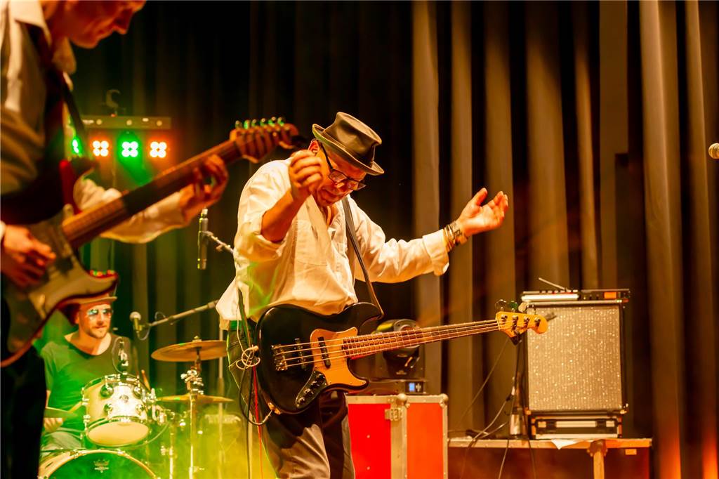 Beim Konzert der Lions heizten die Hafenrocker aus Selm dem Publikum ein. Die 400 Besucher hoffen auf eine Wiederholung.