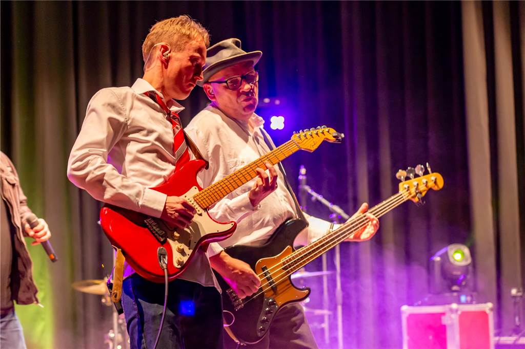 Beim Konzert der Lions heizten die Hafenrocker aus Selm dem Publikum ein. Die 400 Besucher hoffen auf eine Wiederholung.