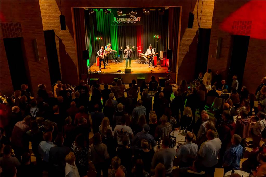 Beim Konzert der Lions heizten die Hafenrocker aus Selm dem Publikum ein. Die 400 Besucher hoffen auf eine Wiederholung.