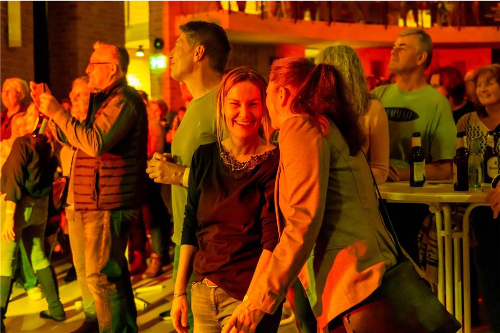 Beim Konzert der Lions heizten die Hafenrocker aus Selm dem Publikum ein. Die 400 Besucher hoffen auf eine Wiederholung.