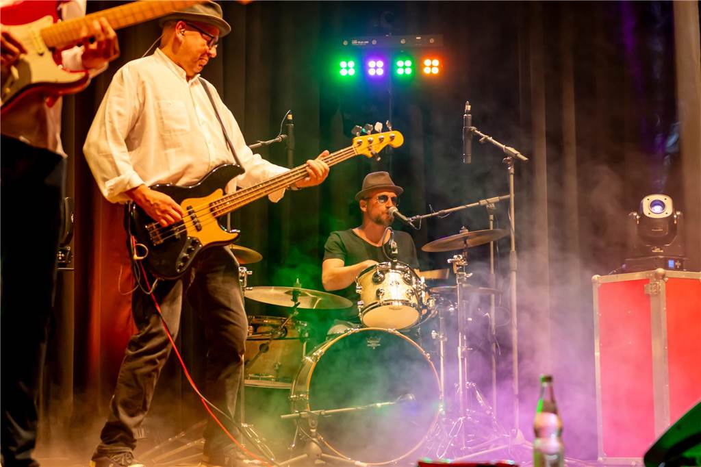 Beim Konzert der Lions heizten die Hafenrocker aus Selm dem Publikum ein. Die 400 Besucher hoffen auf eine Wiederholung.