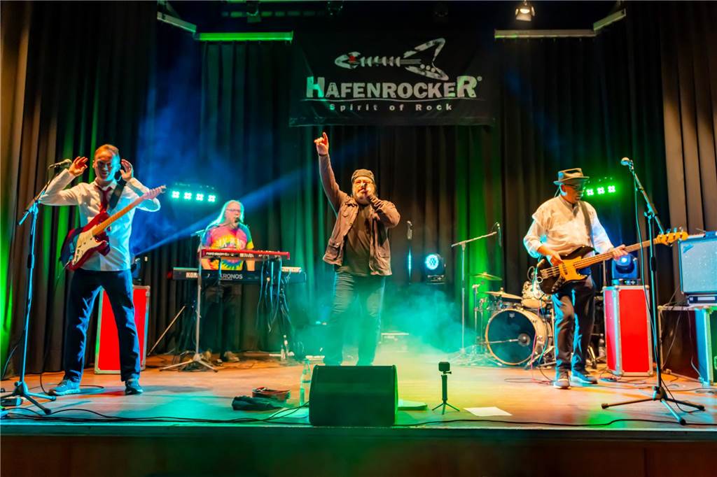 Beim Konzert der Lions heizten die Hafenrocker aus Selm dem Publikum ein. Die 400 Besucher hoffen auf eine Wiederholung.