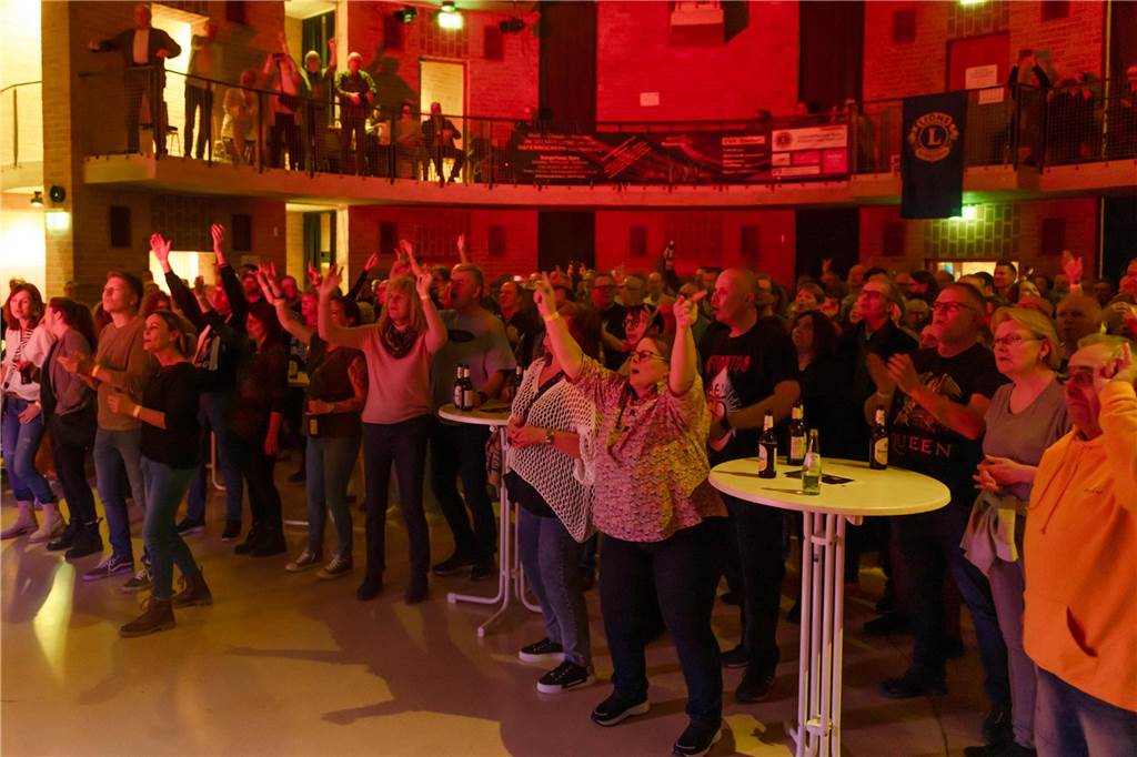 Beim Konzert der Lions heizten die Hafenrocker aus Selm dem Publikum ein. Die 400 Besucher hoffen auf eine Wiederholung.