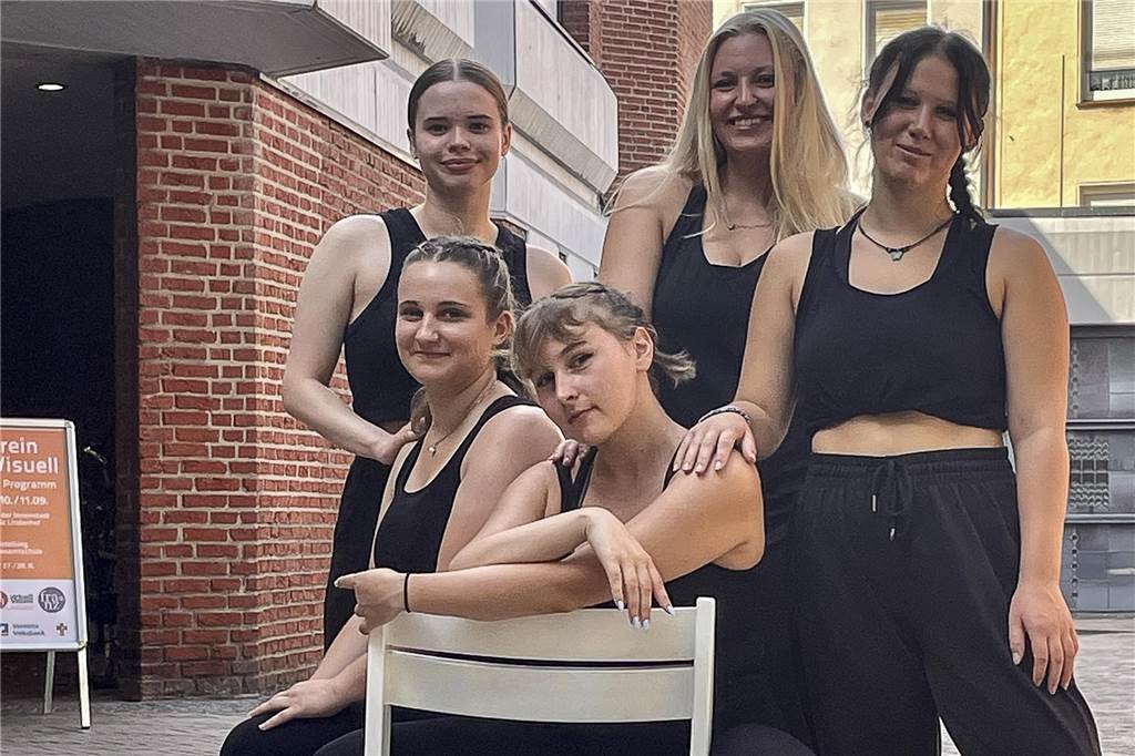 Bilanz und Ausblick: Wie geht es mit dem Kultursommer in Dorsten weiter? Fünf schwarz angezogene Frauen