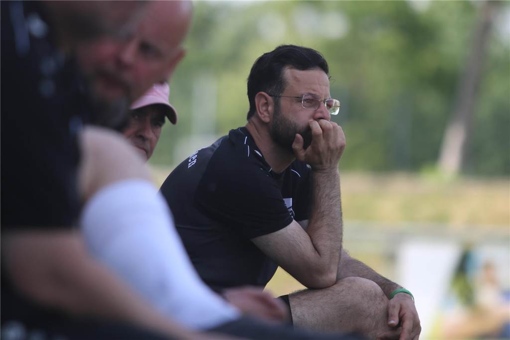 Erinnerungen an ein einmaliges Drama: Als der FC Nordkirchen zuletzt gegen Burgsteinfurt spielte Issam Jaber sitzt am Seitenrand.