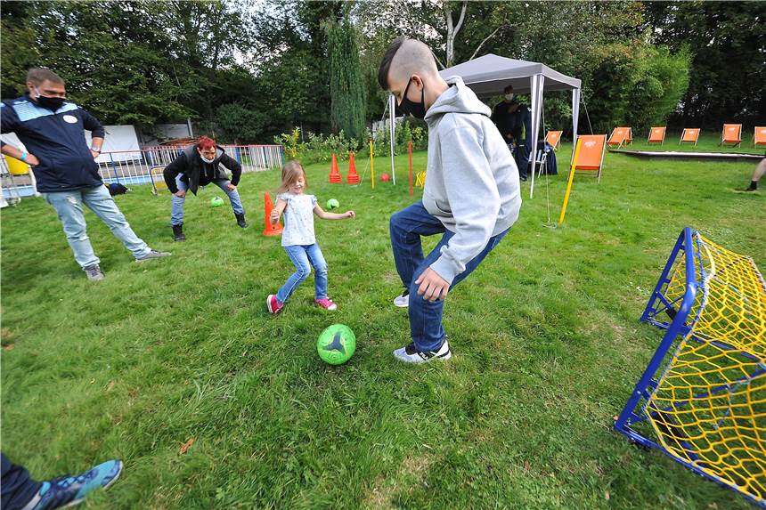 „Markt der Möglichkeiten“ kehrt im September ins Parkbad Süd zurück Beim Markt der Möglichkeiten gab es für Besucher viele Gelegenheiten, sich zu vergnügen oder unterhalten zu lassen.
