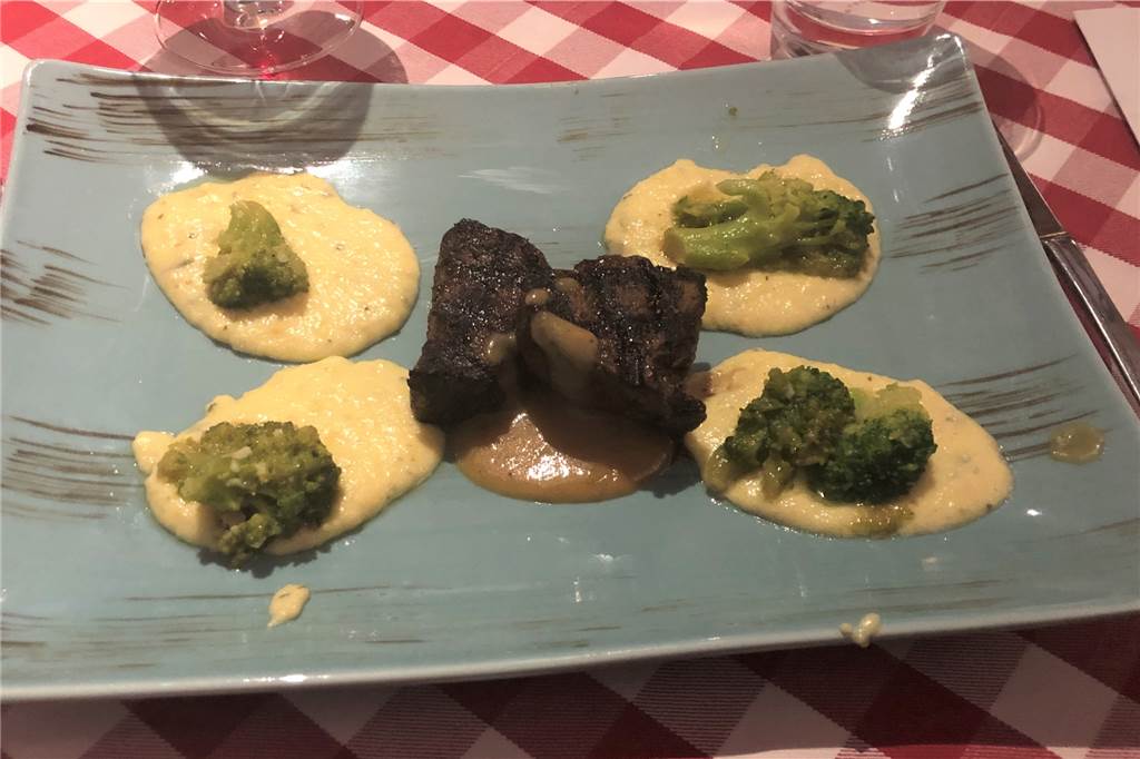 Kosten für Gastronomen steigen: Trattoria Puglia hat zweiten Schließtag Beim Menükarussell gab es 2022 als Hauptspeise Entrecôte di Cervo.