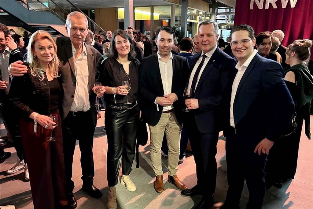 Kinofest Lünen bei der Berlinale: Regisseur nach Trauerzeit zu Gast Beim NRW-Empfang auf der Berlinale im vergangenen Jahr: (v.l.) der Kinofest-Ehrenrat Dr. Anke Höwing und Mike Wiedemann, Kinofest-Leiterin Sonja Hofmann, David von Galen (Referent Staatskanzlei NRW), Bürgermeister Jürgen Kleine-Frauns und Kulturdezernent Dr. Christian Klicki.