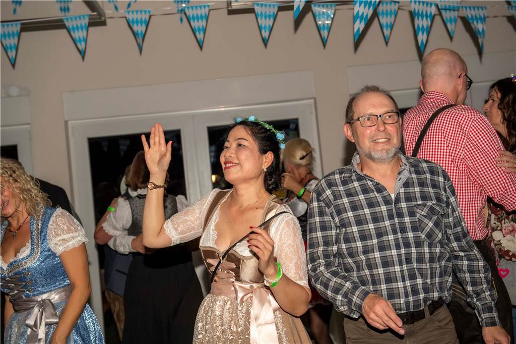 Schöne Bilder vom Oktoberfest der Schützen Haltern: Dirndl und Lederhosen im Gildehaus
