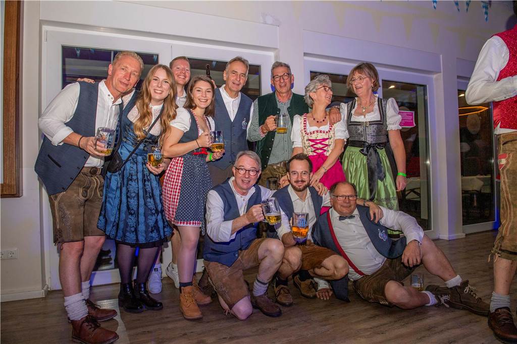 Schöne Bilder vom Oktoberfest der Schützen Haltern: Dirndl und Lederhosen im Gildehaus
