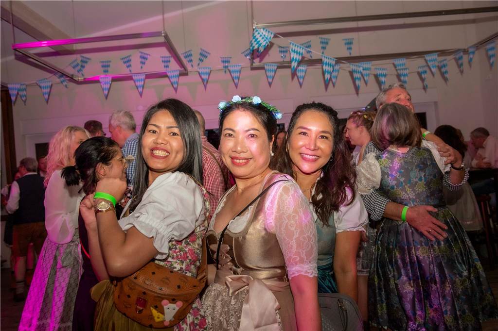 Schöne Bilder vom Oktoberfest der Schützen Haltern: Dirndl und Lederhosen im Gildehaus