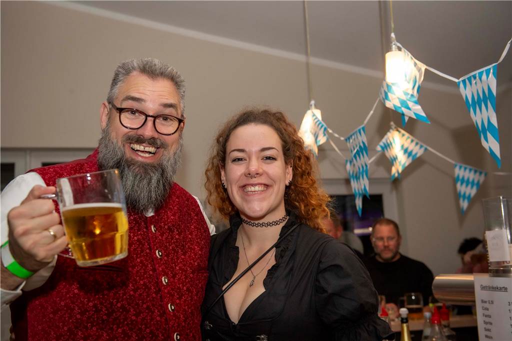 Schöne Bilder vom Oktoberfest der Schützen Haltern: Dirndl und Lederhosen im Gildehaus
