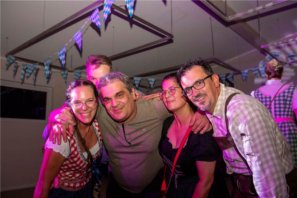 Schöne Bilder vom Oktoberfest der Schützen Haltern: Dirndl und Lederhosen im Gildehaus