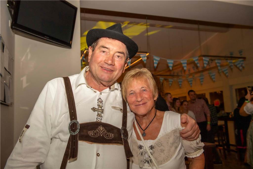 Schöne Bilder vom Oktoberfest der Schützen Haltern: Dirndl und Lederhosen im Gildehaus