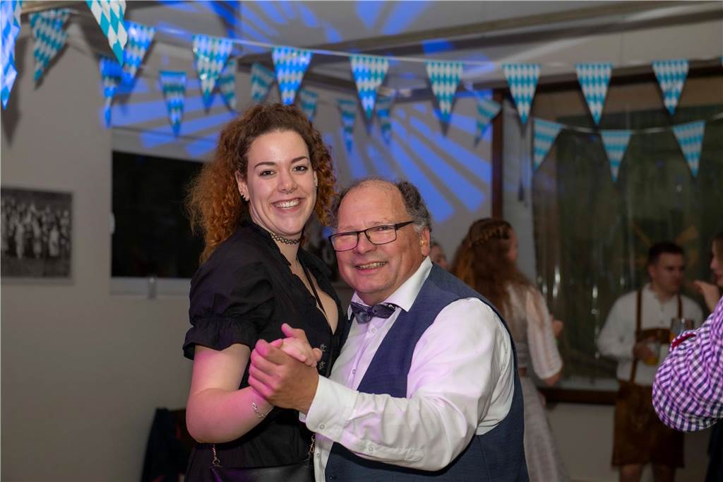 Schöne Bilder vom Oktoberfest der Schützen Haltern: Dirndl und Lederhosen im Gildehaus