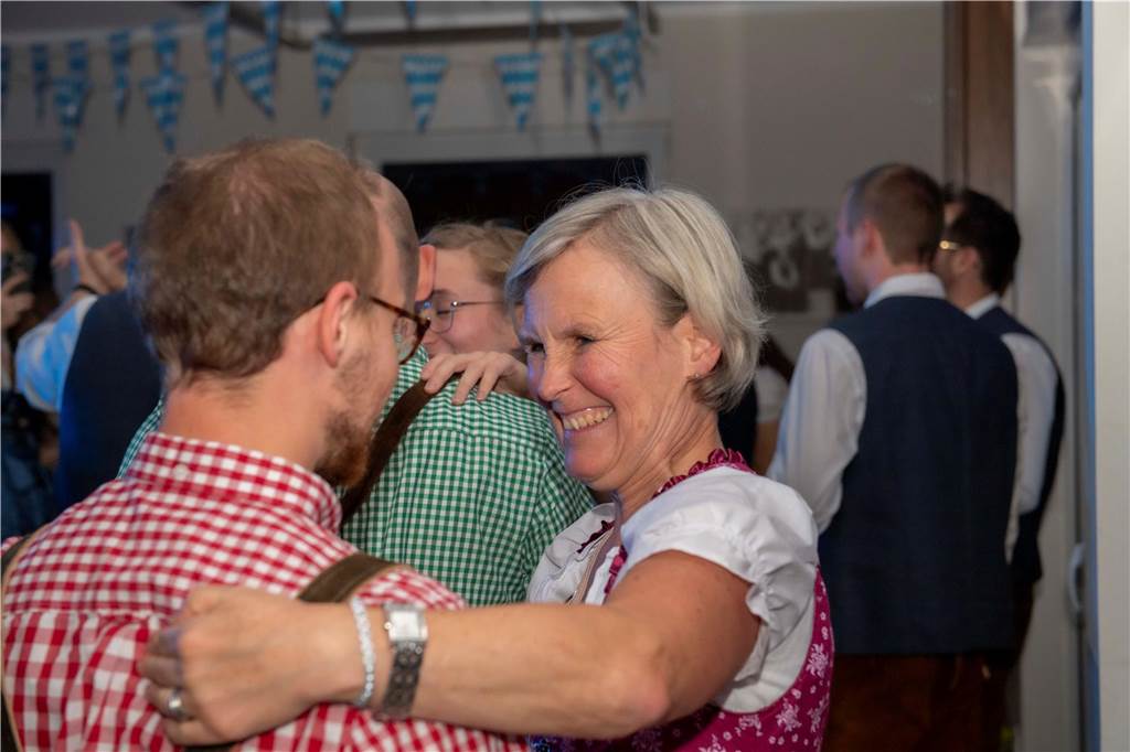 Schöne Bilder vom Oktoberfest der Schützen Haltern: Dirndl und Lederhosen im Gildehaus