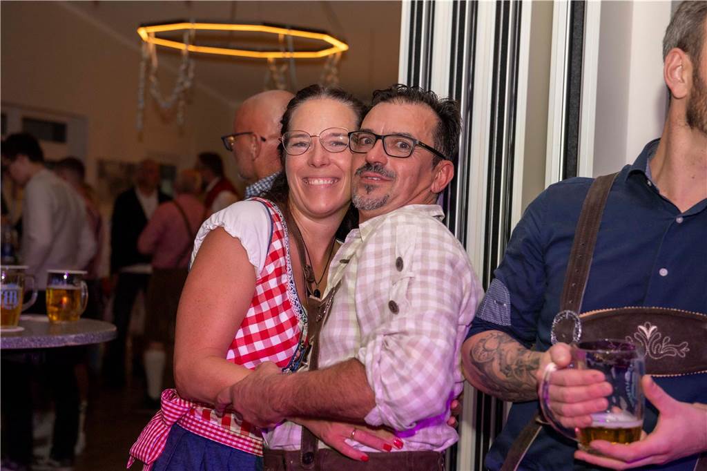 Schöne Bilder vom Oktoberfest der Schützen Haltern: Dirndl und Lederhosen im Gildehaus