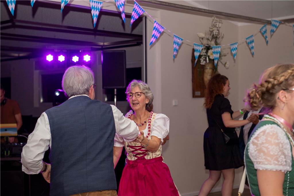 Schöne Bilder vom Oktoberfest der Schützen Haltern: Dirndl und Lederhosen im Gildehaus
