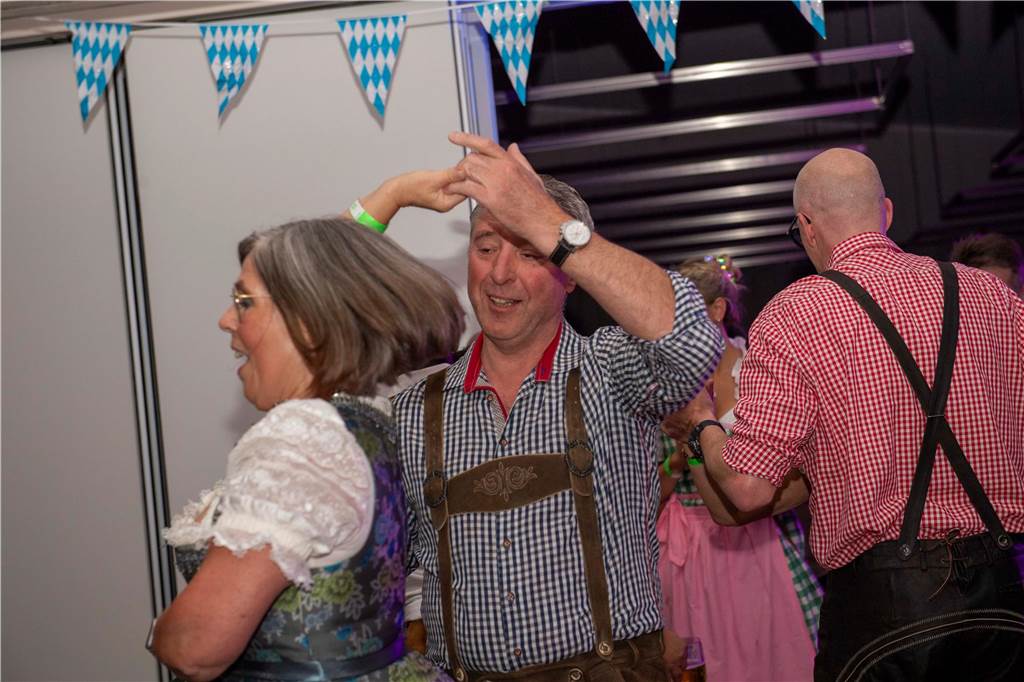 Schöne Bilder vom Oktoberfest der Schützen Haltern: Dirndl und Lederhosen im Gildehaus