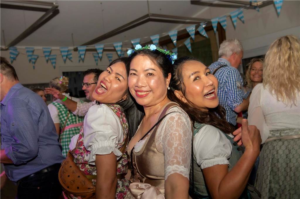 Schöne Bilder vom Oktoberfest der Schützen Haltern: Dirndl und Lederhosen im Gildehaus