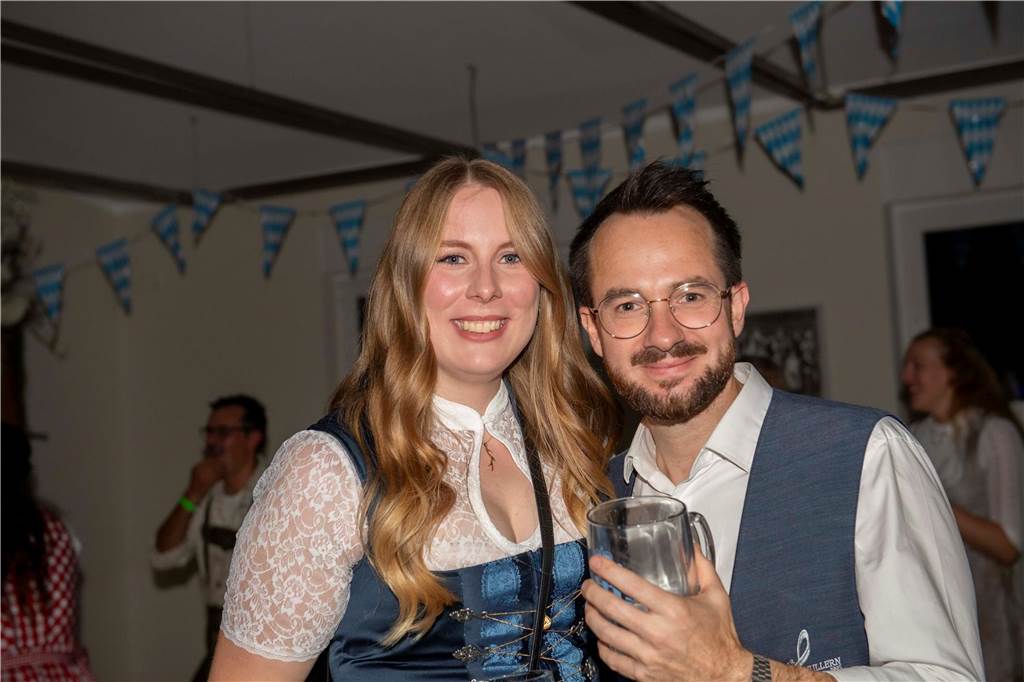 Schöne Bilder vom Oktoberfest der Schützen Haltern: Dirndl und Lederhosen im Gildehaus