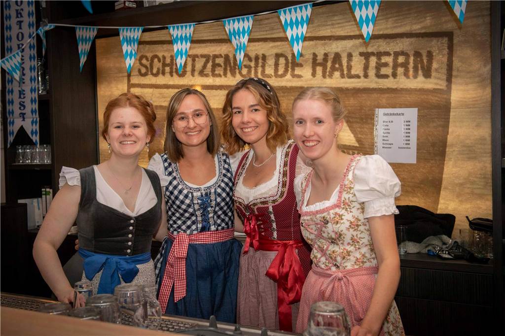 Schöne Bilder vom Oktoberfest der Schützen Haltern: Dirndl und Lederhosen im Gildehaus
