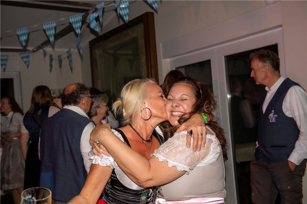 Schöne Bilder vom Oktoberfest der Schützen Haltern: Dirndl und Lederhosen im Gildehaus
