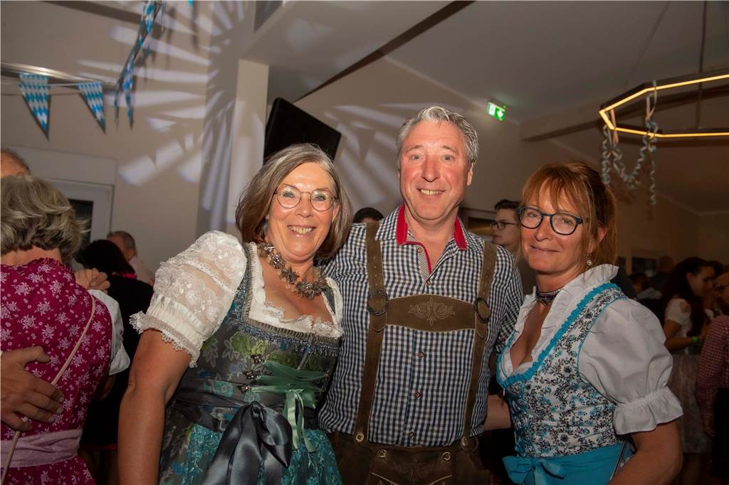 Schöne Bilder vom Oktoberfest der Schützen Haltern: Dirndl und Lederhosen im Gildehaus