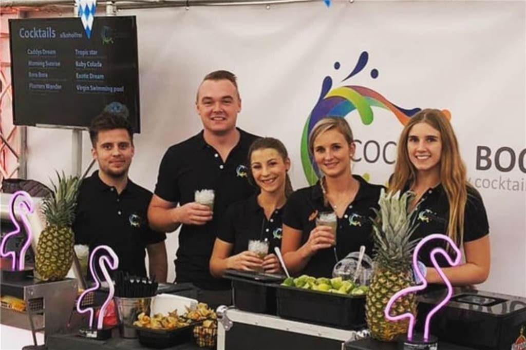 Cocktail-Revolution made in Ickern: Bei Gastromatix gibt es Drinks auf Knopfdruck Beim Oktoberfest in Dortmund steht das Team von Gastromatix auch regelmäßig selbst hinter seinen Cocktailmaschinen.