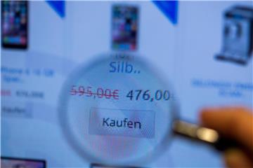 Beim Onlineshopping sollten Verbraucher genau hinsehen. Viele verlockende Angebote stammen von Fakeshops. Foto: Jens Büttner