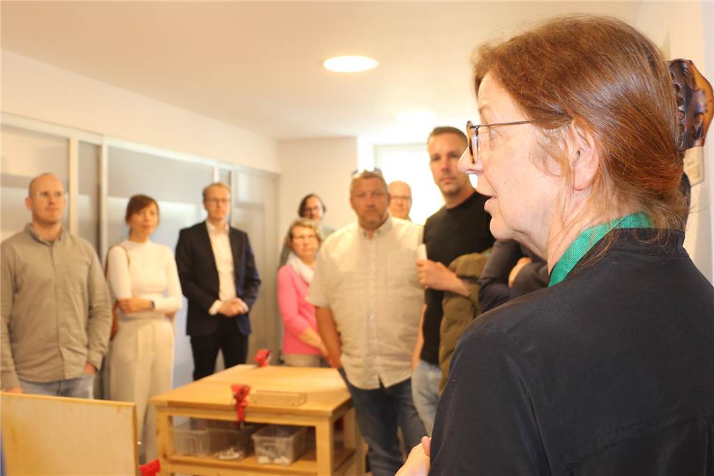 Forschermühle ist „in Betrieb“: Fleißige „Bee-Bots“ warten auf kleine Entdecker Veronika Droste spricht im Mühlensaal