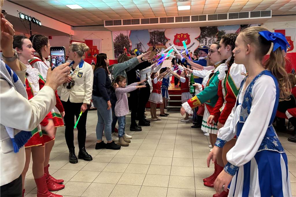Beim Prinzenfrühschoppen im Haus Terhörne in Südlohn herrschte ausgelassene Stimmung. 25 verschiedene Tanzgruppen aus dem ganzen Münsterland begeisterten das Publikum und bekamen viel Beifall.
