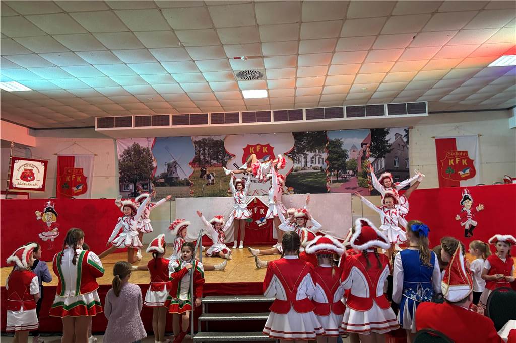 Beim Prinzenfrühschoppen im Haus Terhörne in Südlohn herrschte ausgelassene Stimmung. 25 verschiedene Tanzgruppen aus dem ganzen Münsterland begeisterten das Publikum und bekamen viel Beifall.