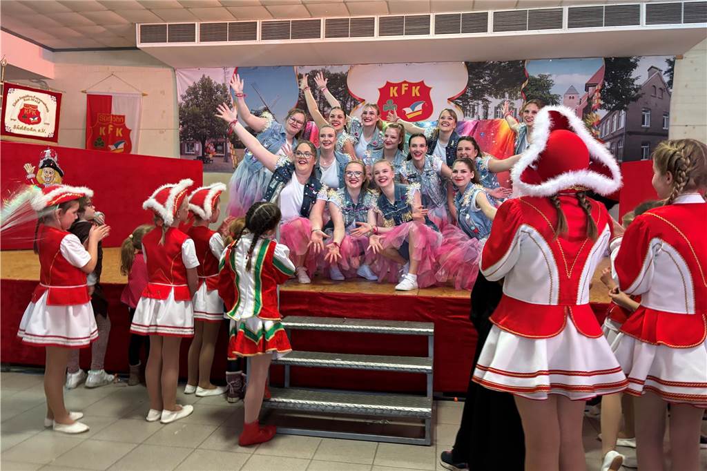 Beim Prinzenfrühschoppen im Haus Terhörne in Südlohn herrschte ausgelassene Stimmung. 25 verschiedene Tanzgruppen aus dem ganzen Münsterland begeisterten das Publikum und bekamen viel Beifall.