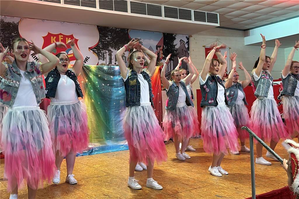 Beim Prinzenfrühschoppen im Haus Terhörne in Südlohn herrschte ausgelassene Stimmung. 25 verschiedene Tanzgruppen aus dem ganzen Münsterland begeisterten das Publikum und bekamen viel Beifall.