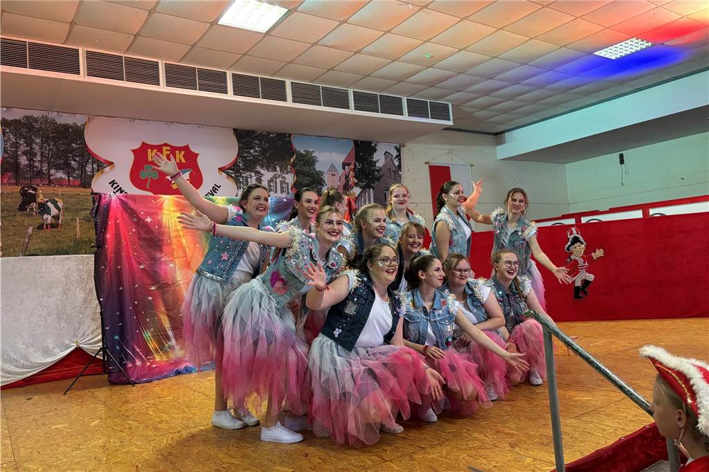 Beim Prinzenfrühschoppen im Haus Terhörne in Südlohn herrschte ausgelassene Stimmung. 25 verschiedene Tanzgruppen aus dem ganzen Münsterland begeisterten das Publikum und bekamen viel Beifall.