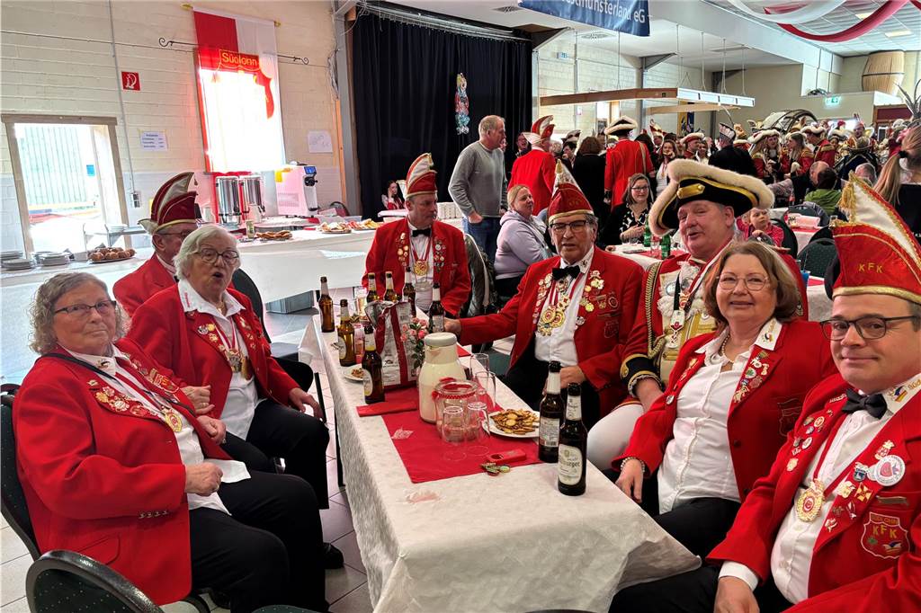 Beim Prinzenfrühschoppen im Haus Terhörne in Südlohn herrschte ausgelassene Stimmung. 25 verschiedene Tanzgruppen aus dem ganzen Münsterland begeisterten das Publikum und bekamen viel Beifall.