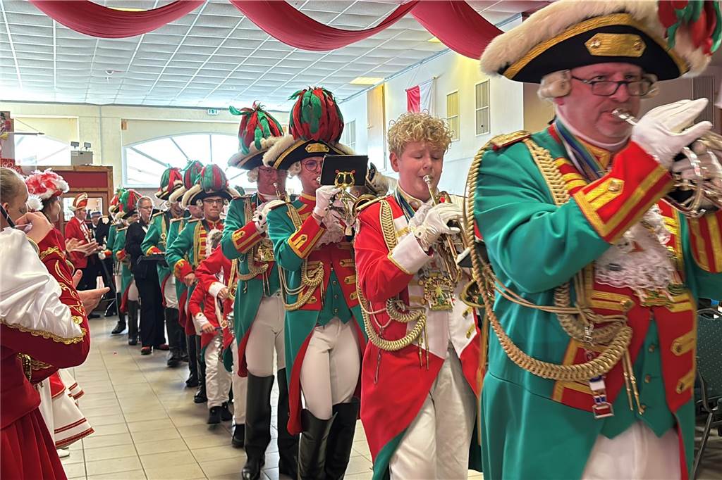 Beim Prinzenfrühschoppen im Haus Terhörne in Südlohn herrschte ausgelassene Stimmung. 25 verschiedene Tanzgruppen aus dem ganzen Münsterland begeisterten das Publikum und bekamen viel Beifall.