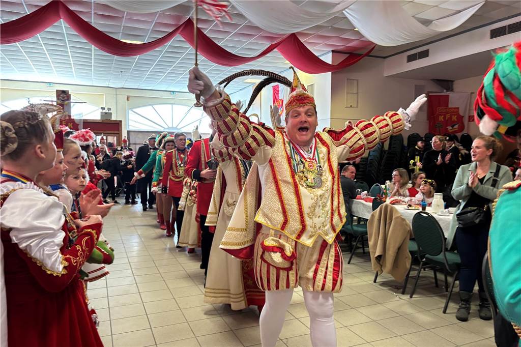 Beim Prinzenfrühschoppen im Haus Terhörne in Südlohn herrschte ausgelassene Stimmung. 25 verschiedene Tanzgruppen aus dem ganzen Münsterland begeisterten das Publikum und bekamen viel Beifall.