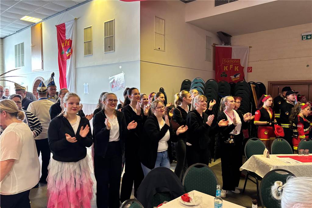 Beim Prinzenfrühschoppen im Haus Terhörne in Südlohn herrschte ausgelassene Stimmung. 25 verschiedene Tanzgruppen aus dem ganzen Münsterland begeisterten das Publikum und bekamen viel Beifall.
