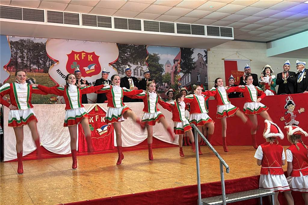 Beim Prinzenfrühschoppen im Haus Terhörne in Südlohn herrschte ausgelassene Stimmung. 25 verschiedene Tanzgruppen aus dem ganzen Münsterland begeisterten das Publikum und bekamen viel Beifall.