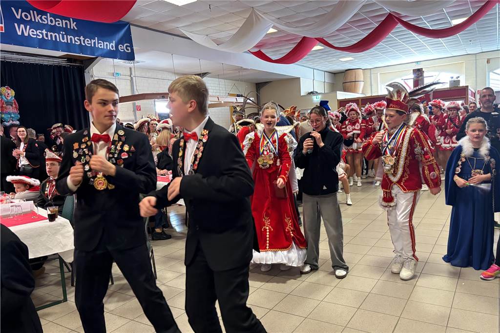 Beim Prinzenfrühschoppen im Haus Terhörne in Südlohn herrschte ausgelassene Stimmung. 25 verschiedene Tanzgruppen aus dem ganzen Münsterland begeisterten das Publikum und bekamen viel Beifall.