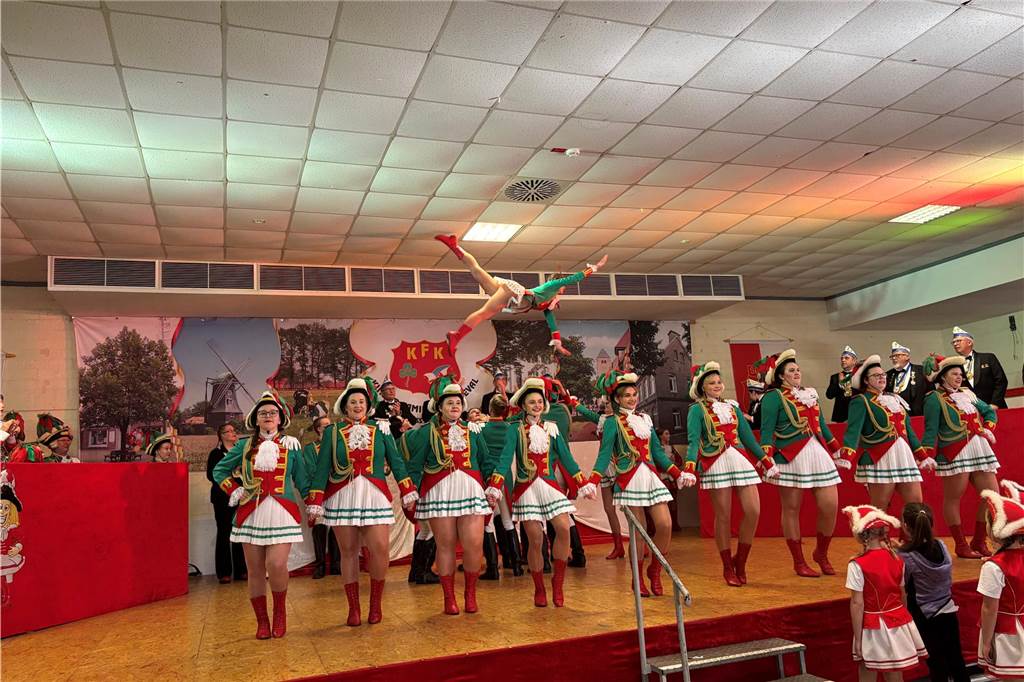 Beim Prinzenfrühschoppen im Haus Terhörne in Südlohn herrschte ausgelassene Stimmung. 25 verschiedene Tanzgruppen aus dem ganzen Münsterland begeisterten das Publikum und bekamen viel Beifall.