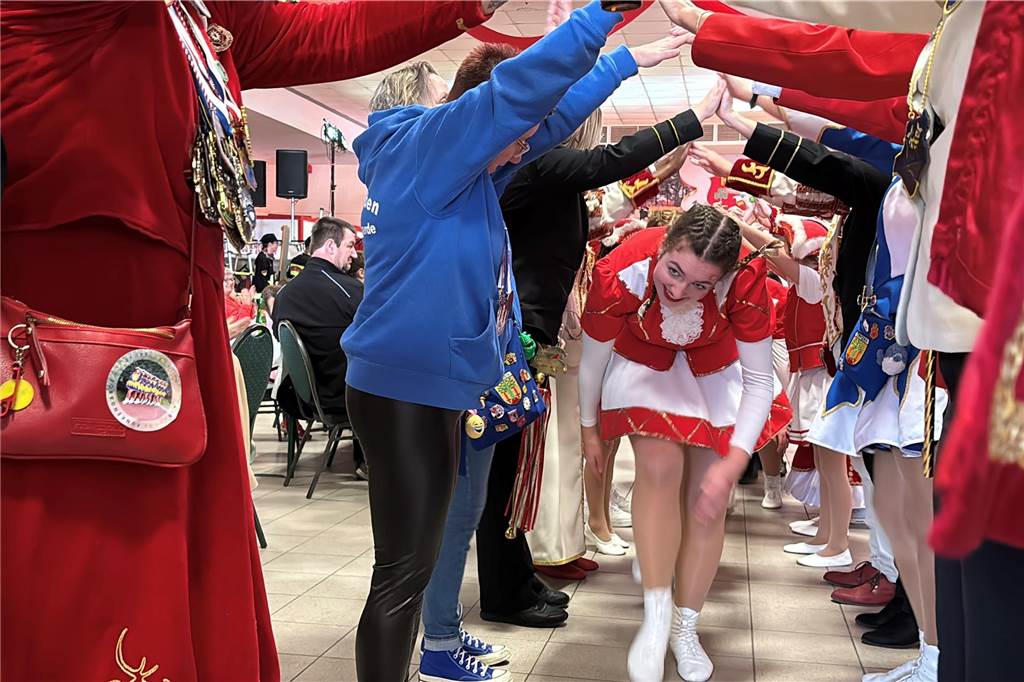 Beim Prinzenfrühschoppen im Haus Terhörne in Südlohn herrschte ausgelassene Stimmung. 25 verschiedene Tanzgruppen aus dem ganzen Münsterland begeisterten das Publikum und bekamen viel Beifall.