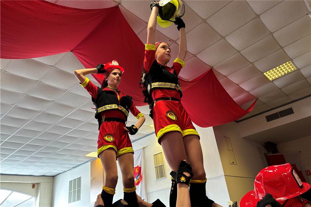 Beim Prinzenfrühschoppen im Haus Terhörne in Südlohn herrschte ausgelassene Stimmung. 25 verschiedene Tanzgruppen aus dem ganzen Münsterland begeisterten das Publikum und bekamen viel Beifall.