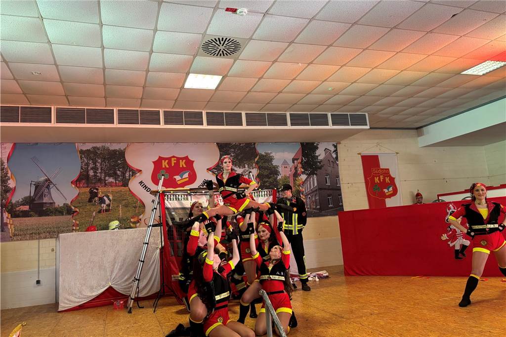 Beim Prinzenfrühschoppen im Haus Terhörne in Südlohn herrschte ausgelassene Stimmung. 25 verschiedene Tanzgruppen aus dem ganzen Münsterland begeisterten das Publikum und bekamen viel Beifall.