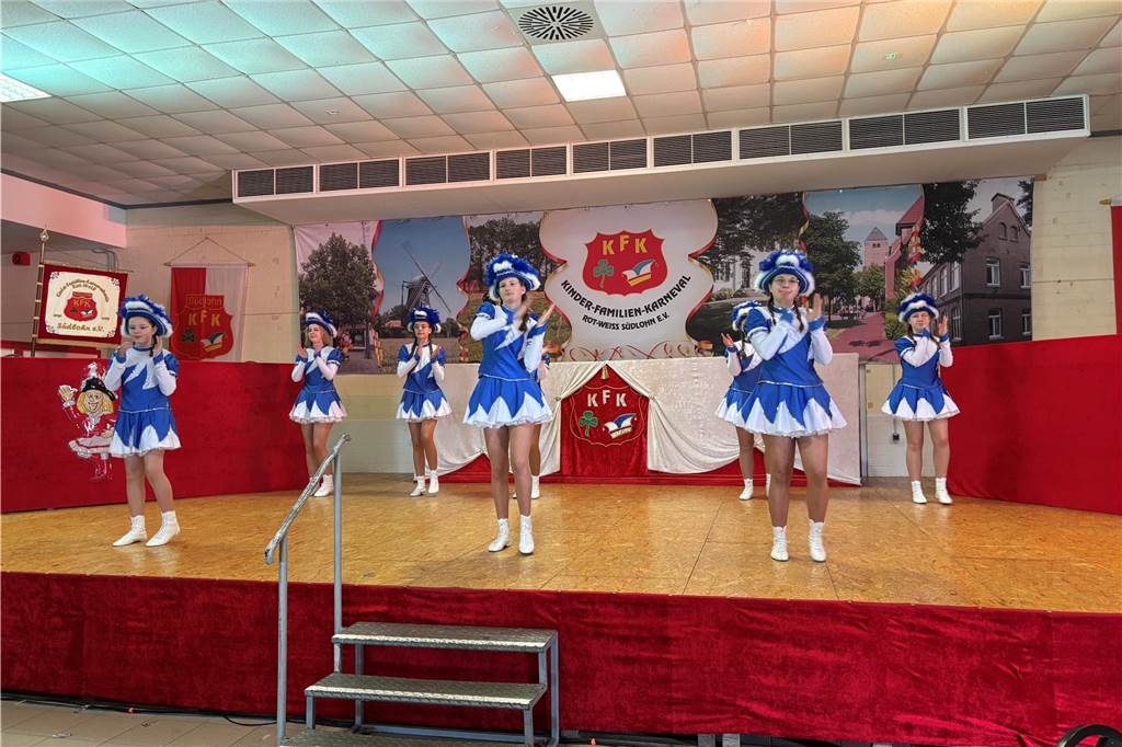 Beim Prinzenfrühschoppen im Haus Terhörne in Südlohn herrschte ausgelassene Stimmung. 25 verschiedene Tanzgruppen aus dem ganzen Münsterland begeisterten das Publikum und bekamen viel Beifall.